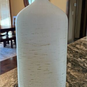 Large hearth & hand vase. Excellent condition.